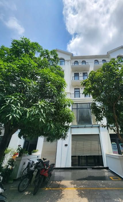 bán nhà phố Vinhomes Grand Park